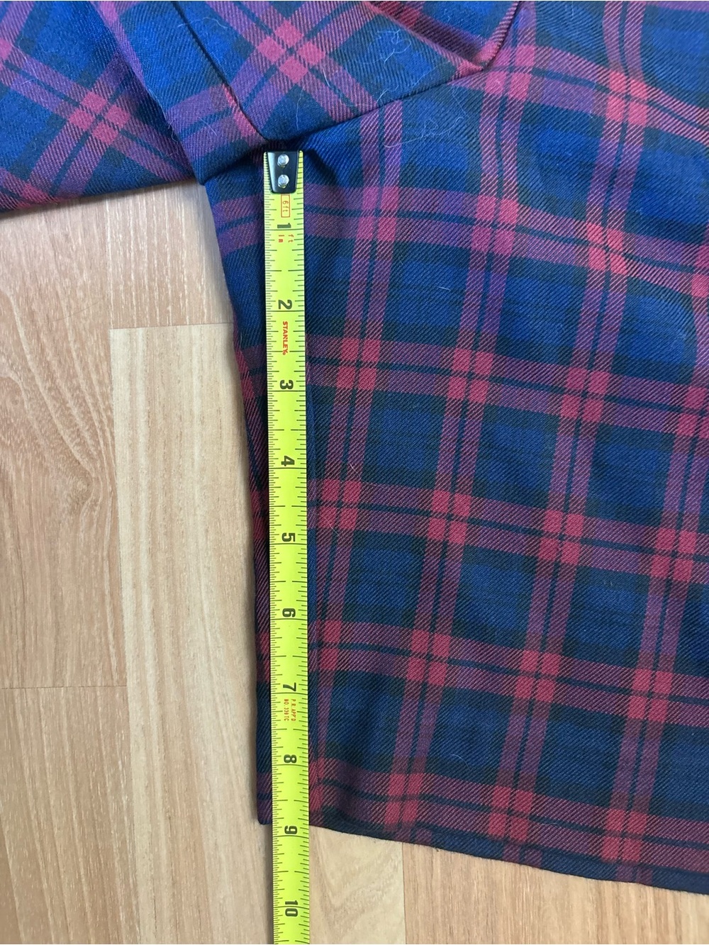 Vintage 90s Tail Plaid Shorts in Navy and Burgundy - Picture 8 of 8
